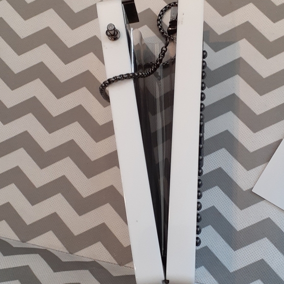 New Thale Blanc Victoria Vertical Pearl Purse - Picture 10 of 15